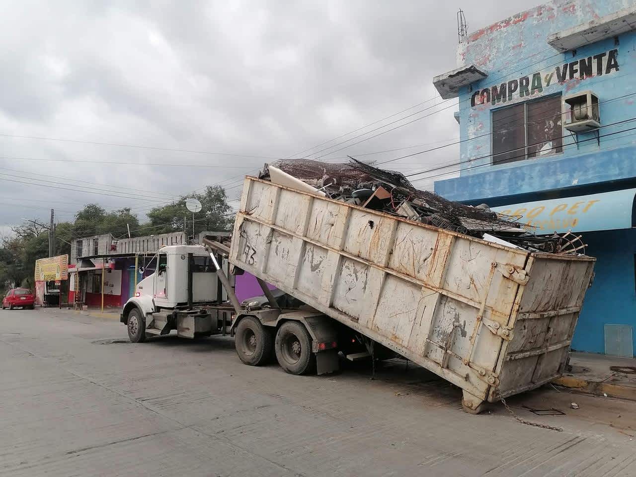 Camion con gran cantidad de Scrap